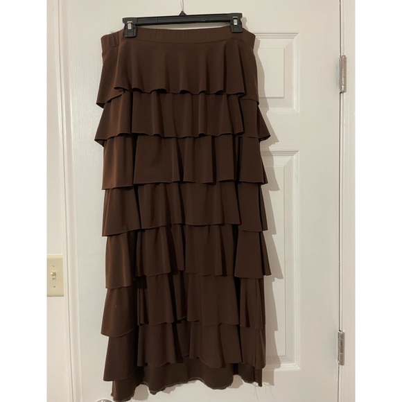 Dresses & Skirts - Ruffle skirt